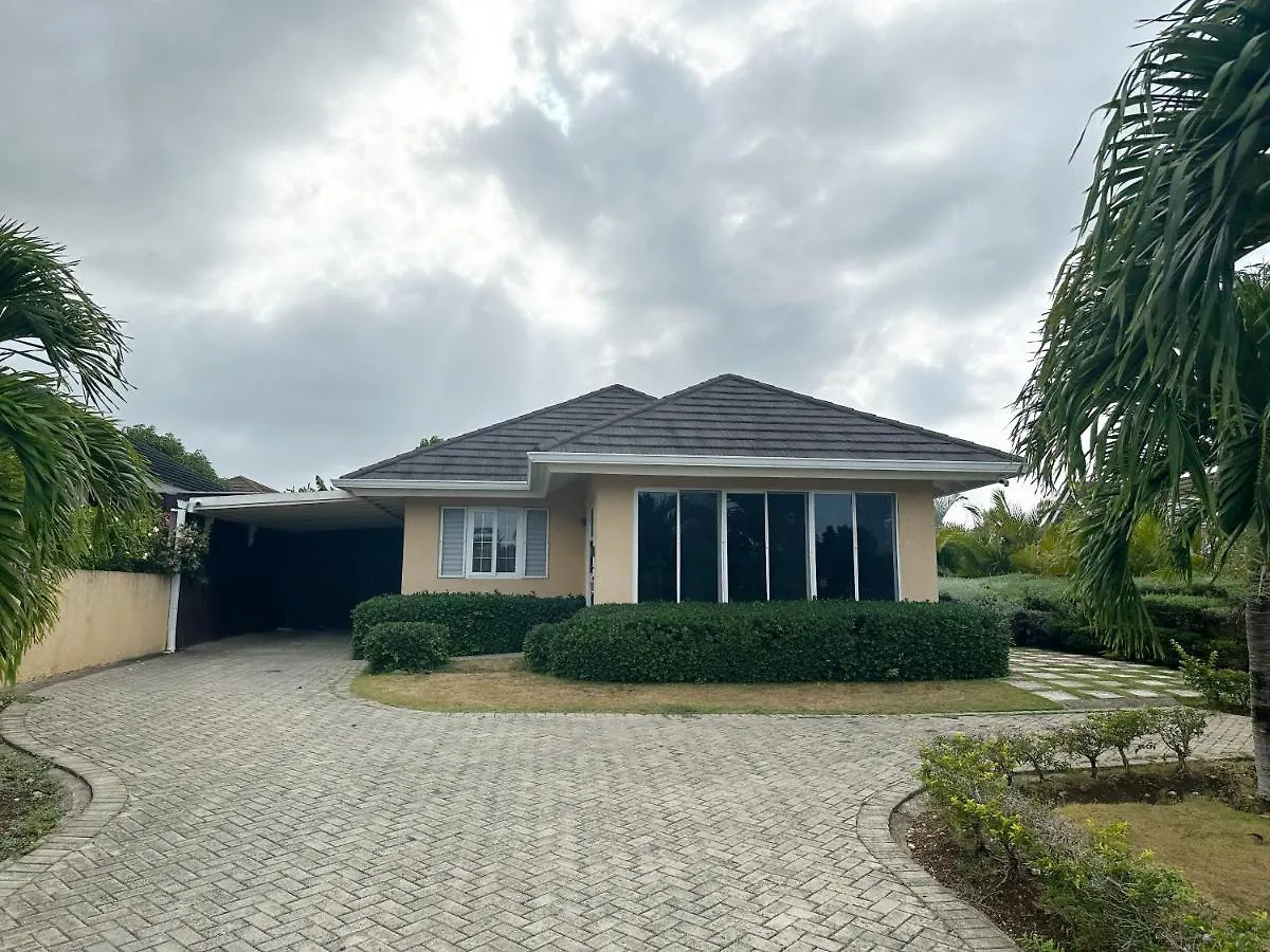 Cool-Shade Home At Richmond Estates Ocho Rios